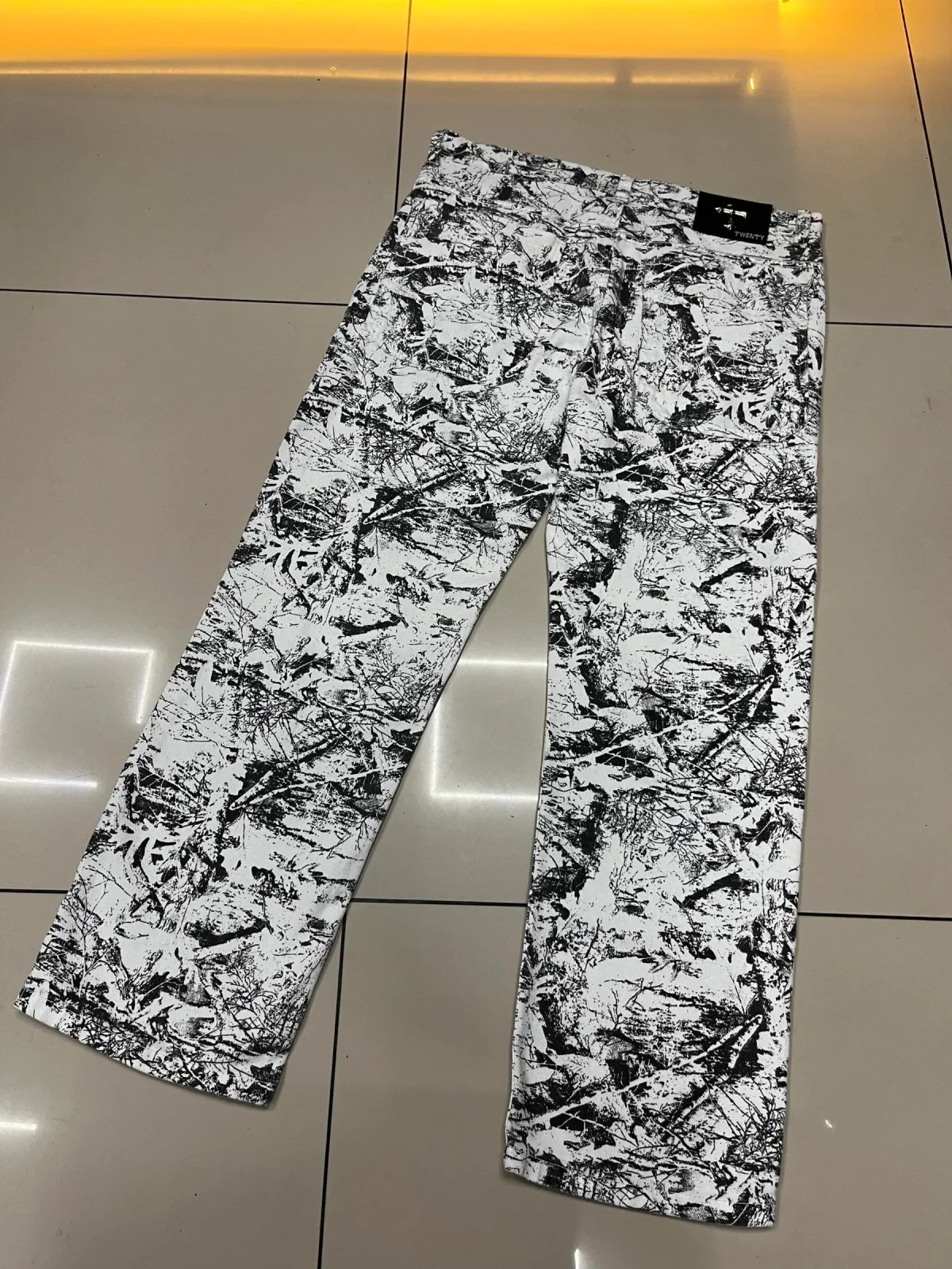 Pantalón Amelio Regular Fit - Blanco/Negro (foto 3 de 3)